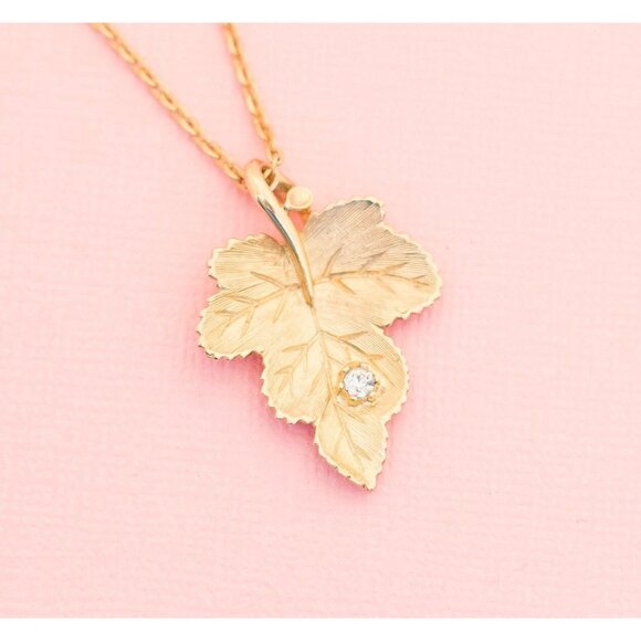 Vintage Leaf Diamond Rhinestone Necklace | 16 Inch | Avon H10 - Picture 1 of 3
